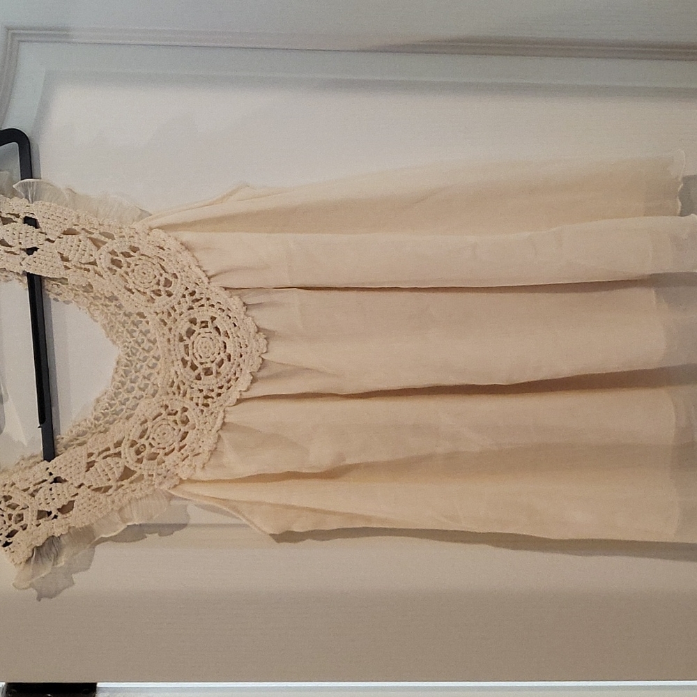 Passport blouse, size womans M, color cream
